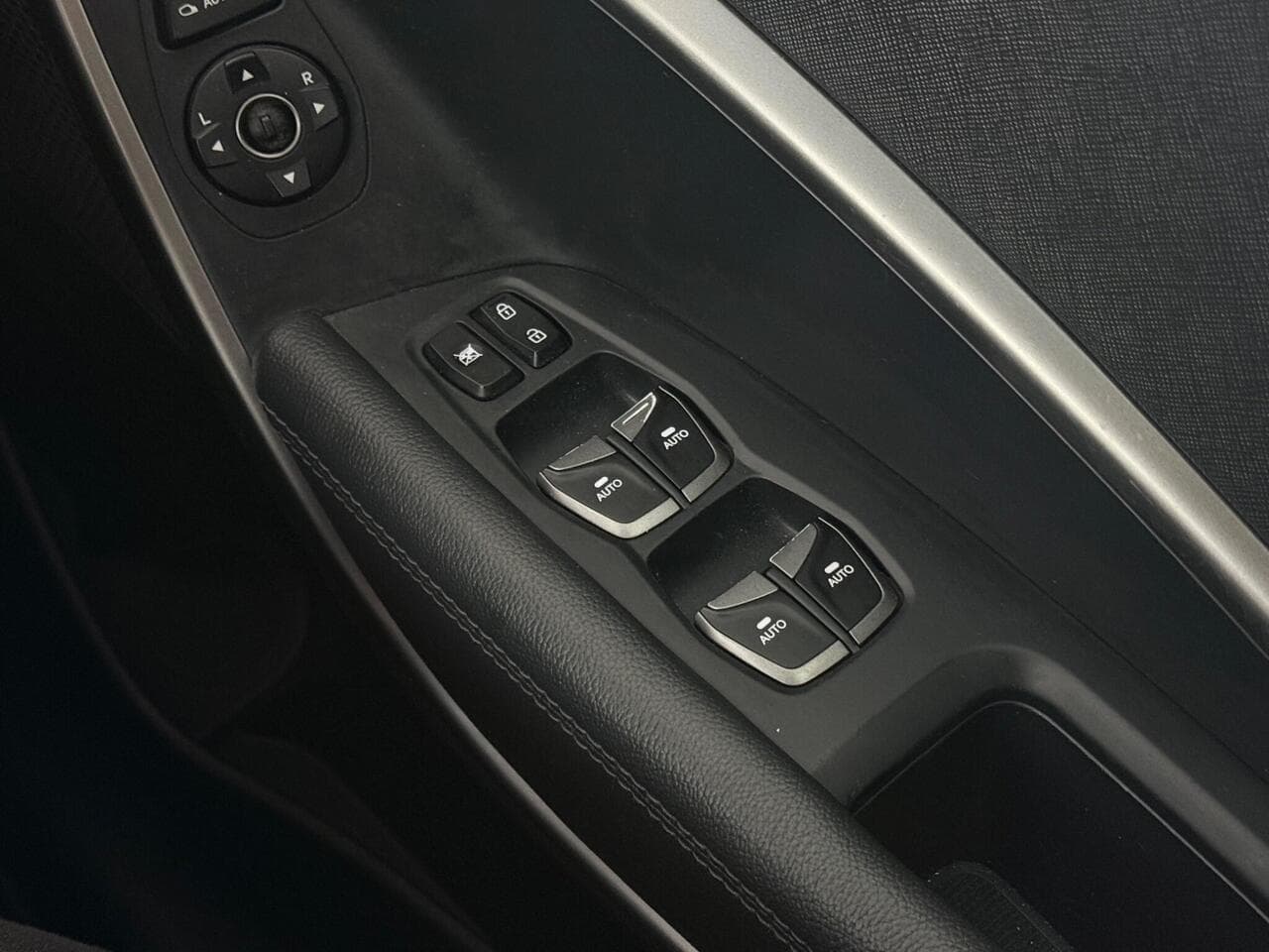 Hyundai Santa Fe thumbnail Misc Controls