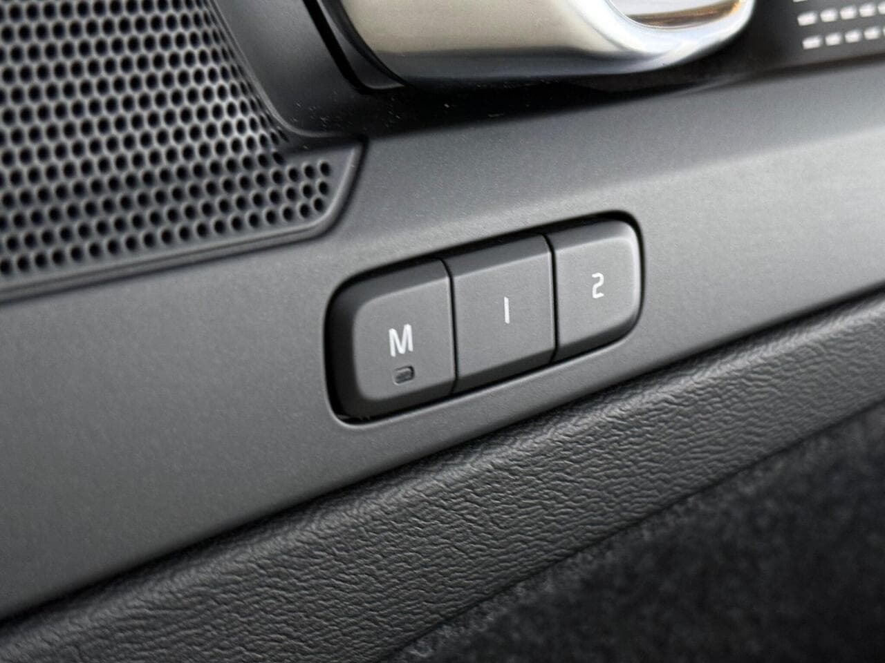 Volvo XC40 thumbnail Misc Controls