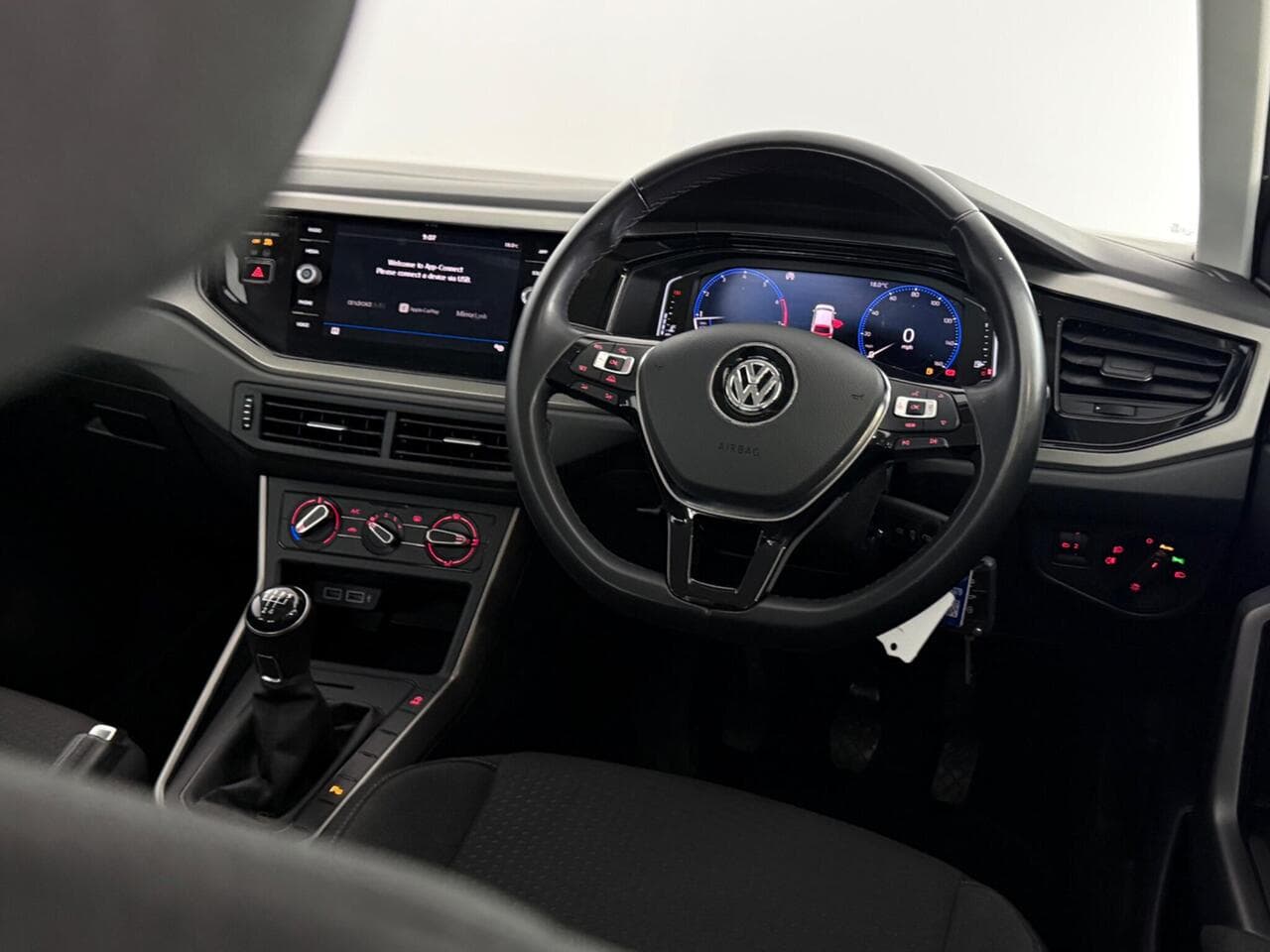 Volkswagen Polo thumbnail Steering Wheel