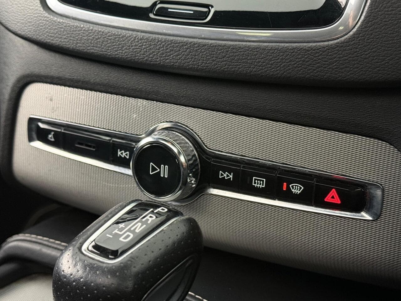 Volvo XC90 thumbnail Misc Controls