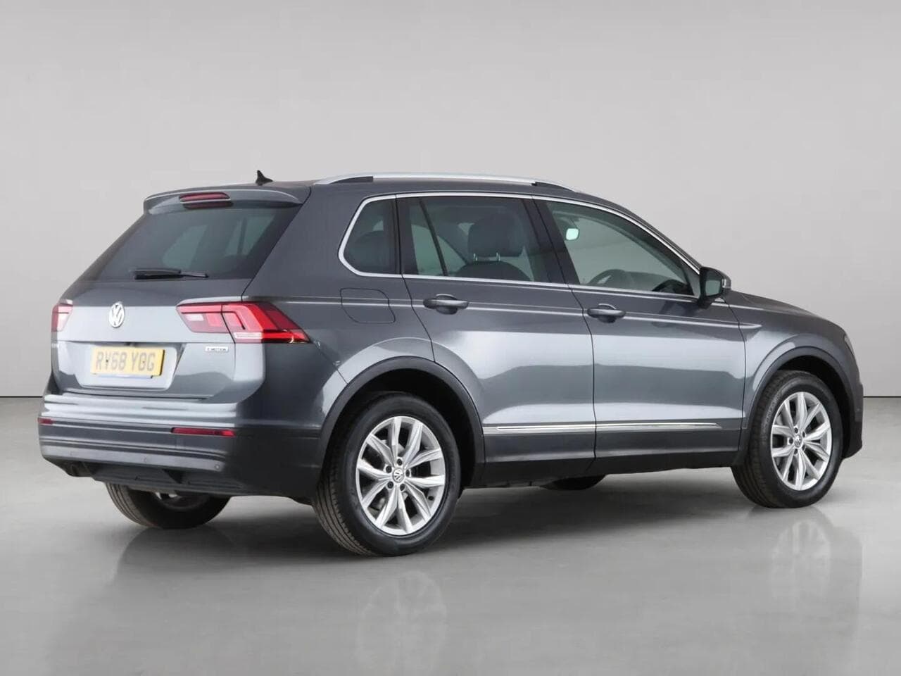 Volkswagen Tiguan thumbnail Rear Right