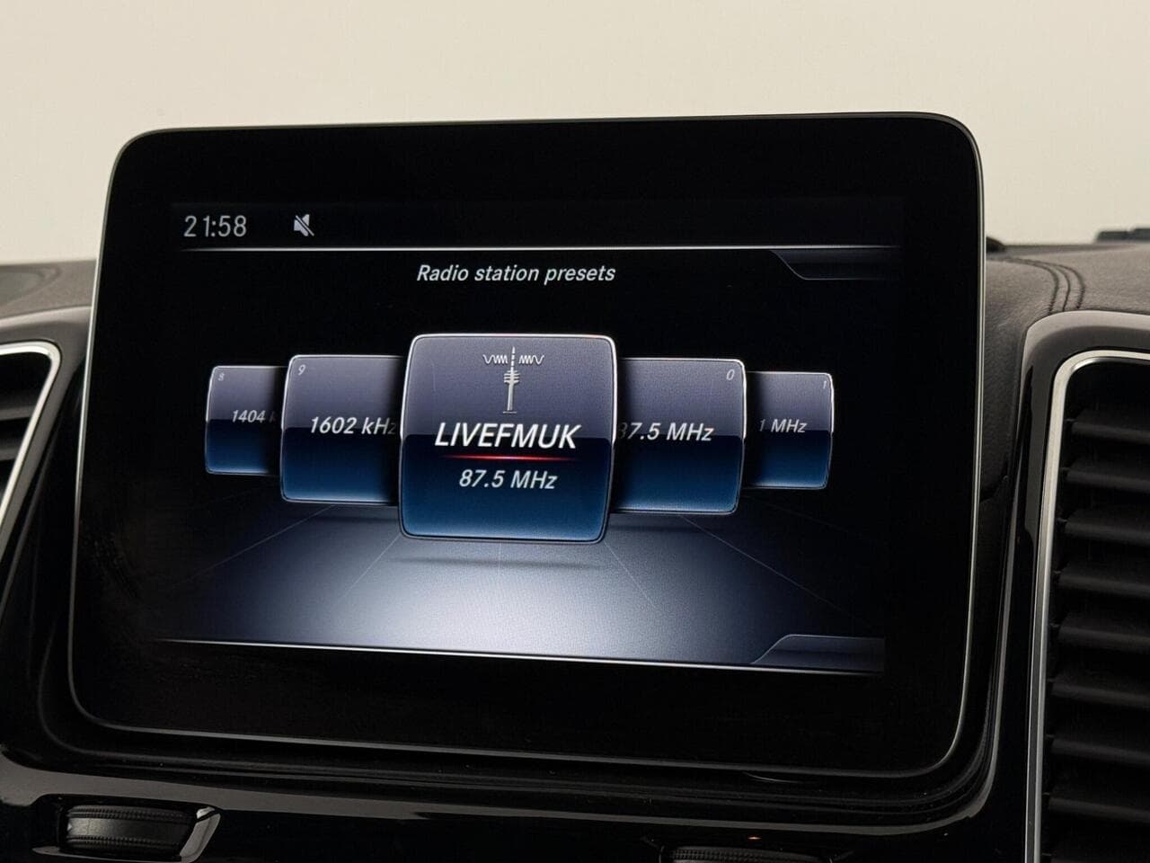 Mercedes-Benz GLS thumbnail Infotainment System