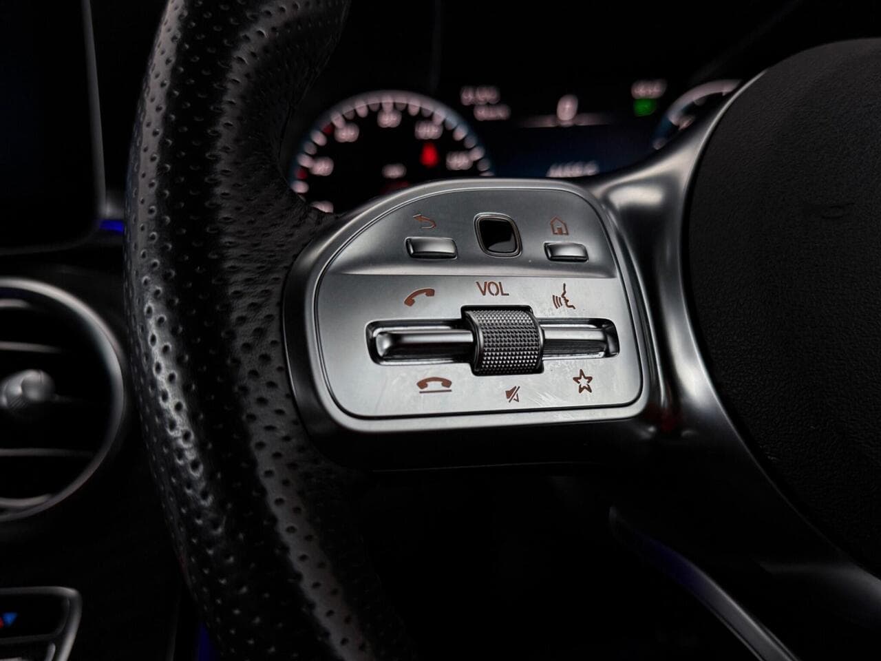Mercedes-Benz GLC thumbnail Misc Controls