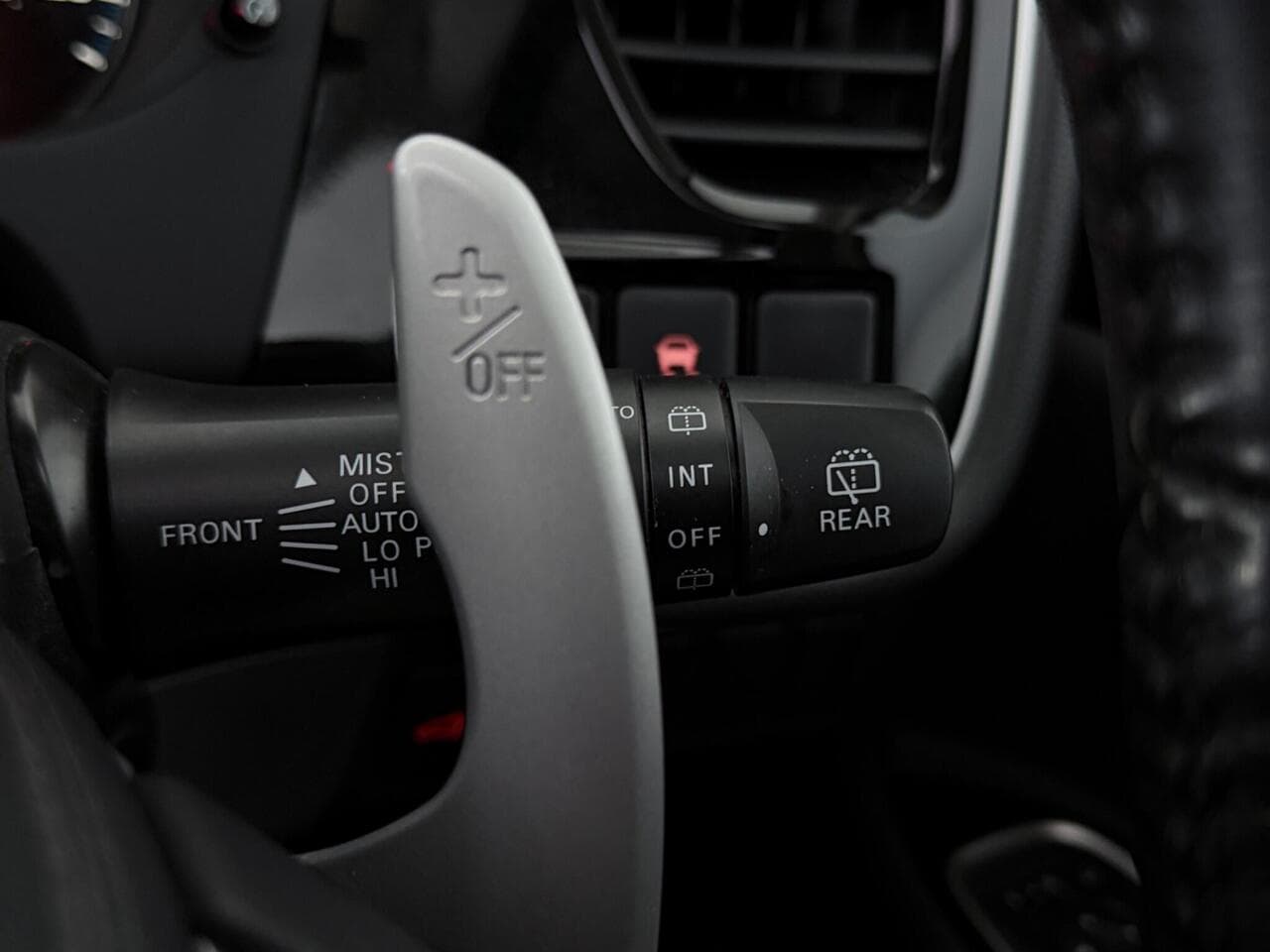 Mitsubishi Outlander thumbnail Misc Controls