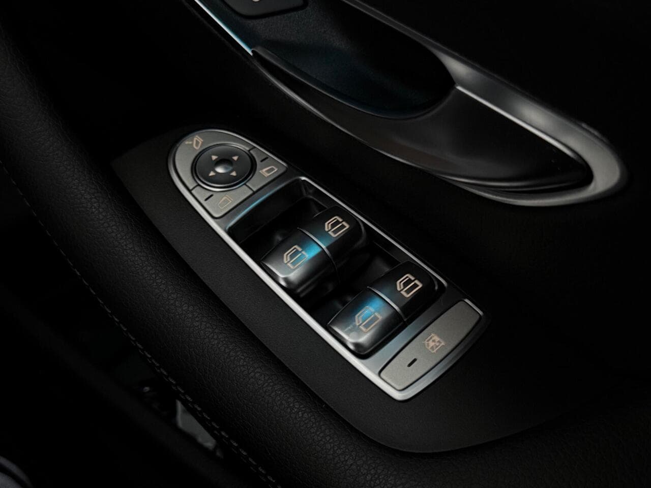 Mercedes-Benz E Class thumbnail Misc Controls