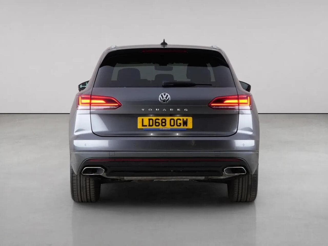 Volkswagen Touareg thumbnail Rear