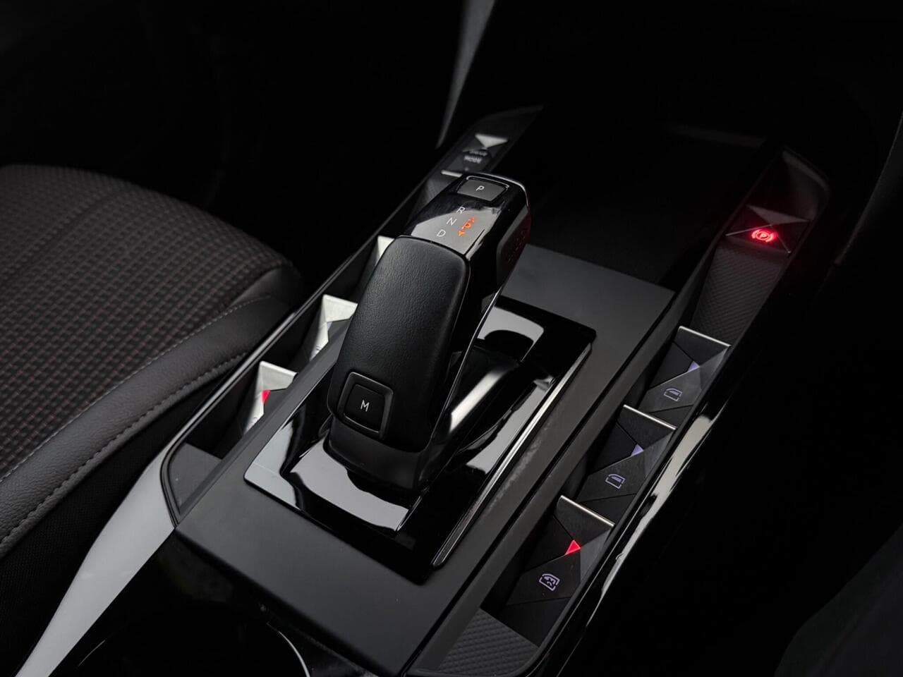 DS AUTOMOBILES DS 3 CROSSBACK thumbnail Interior Front