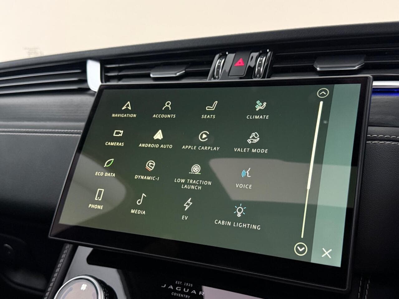 Jaguar F-PACE thumbnail Infotainment System