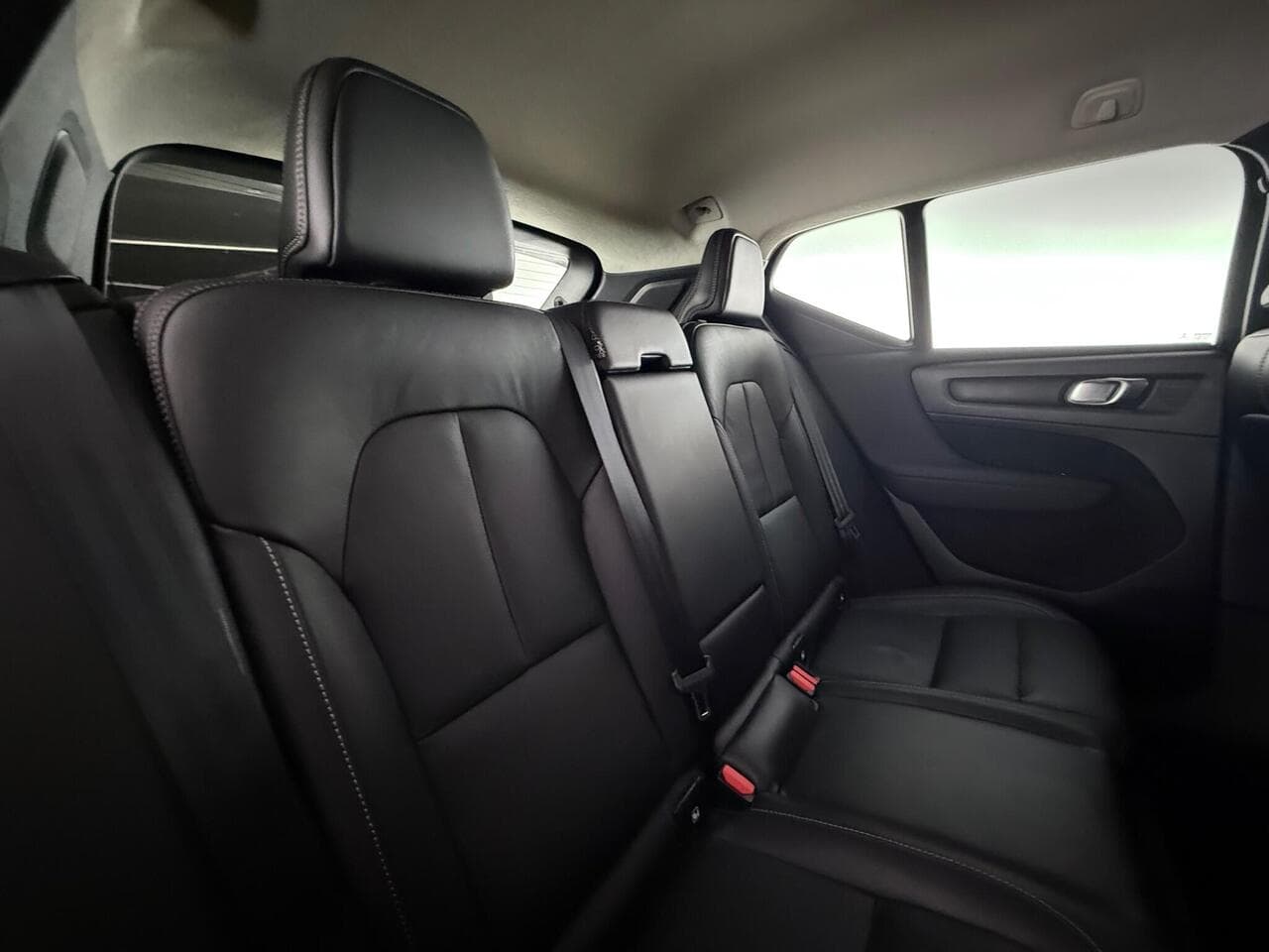 Volvo XC40 thumbnail Seats Rear