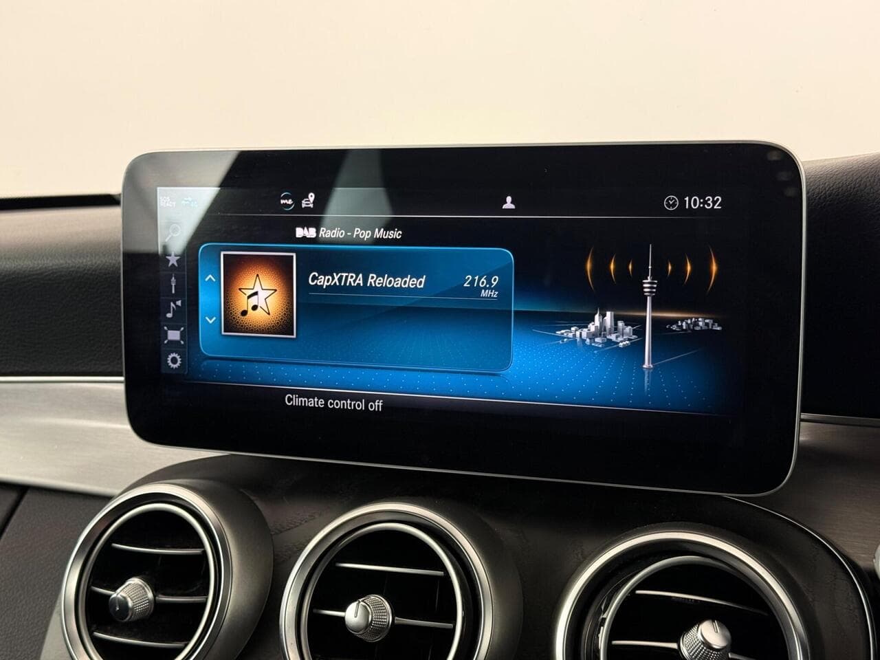 Mercedes-Benz C Class thumbnail Infotainment System