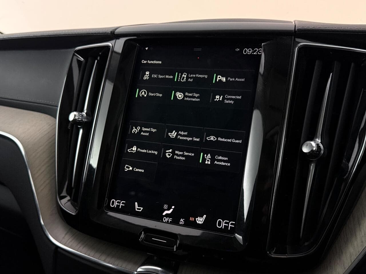 Volvo XC60 thumbnail Infotainment System