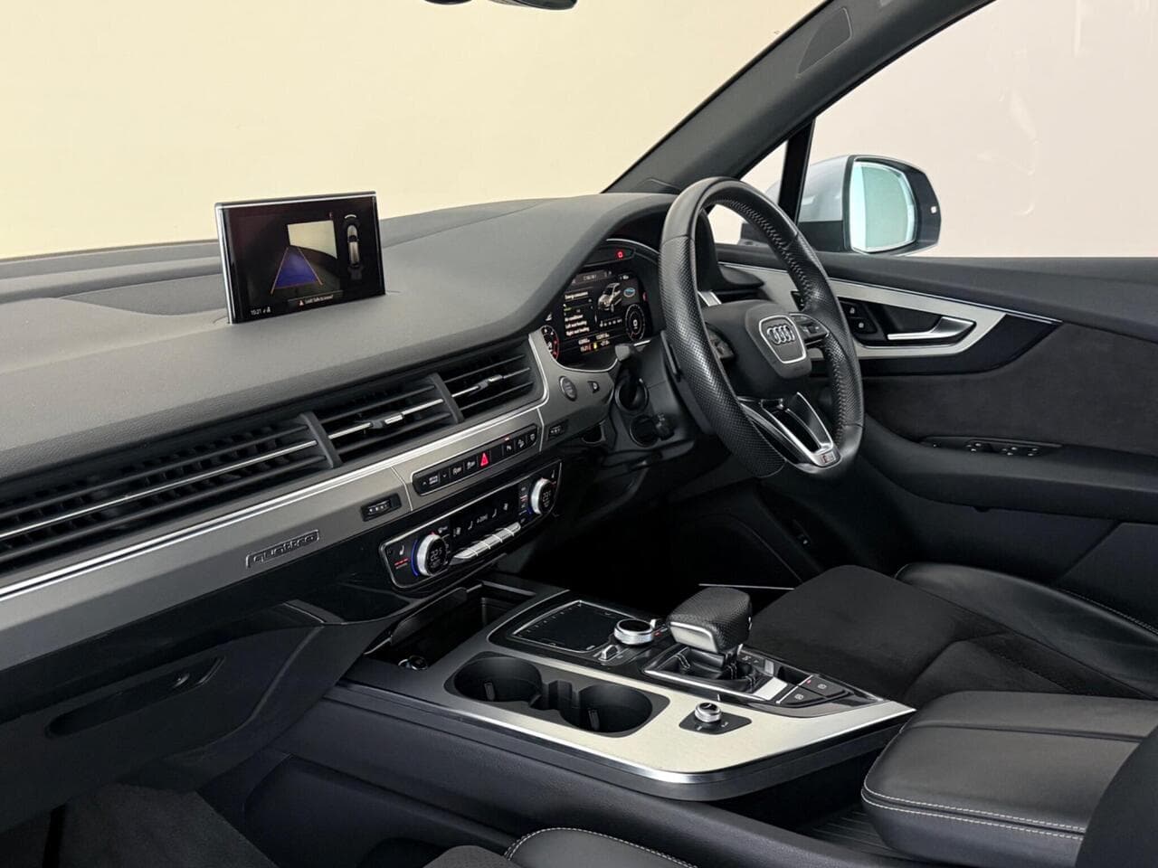 Audi Q7 thumbnail Interior Front