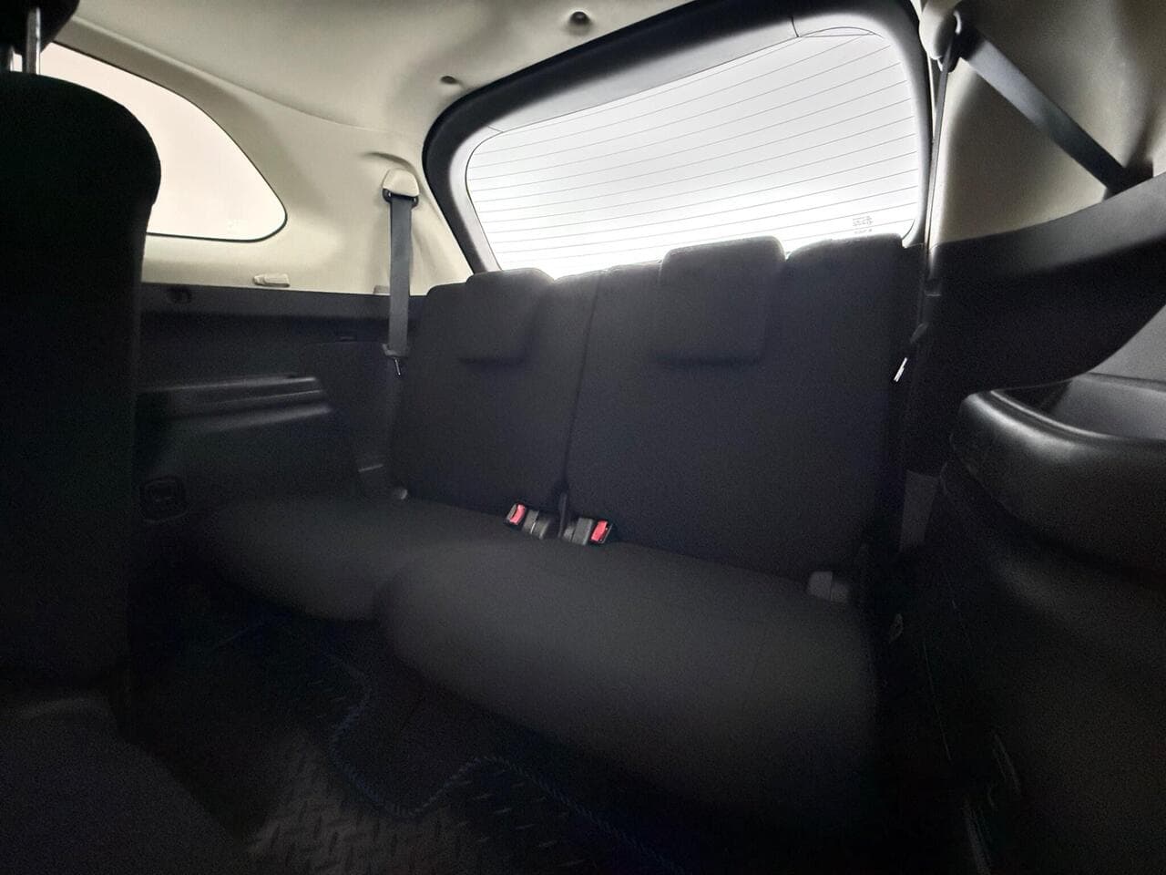 Mitsubishi Outlander thumbnail Seats Rear