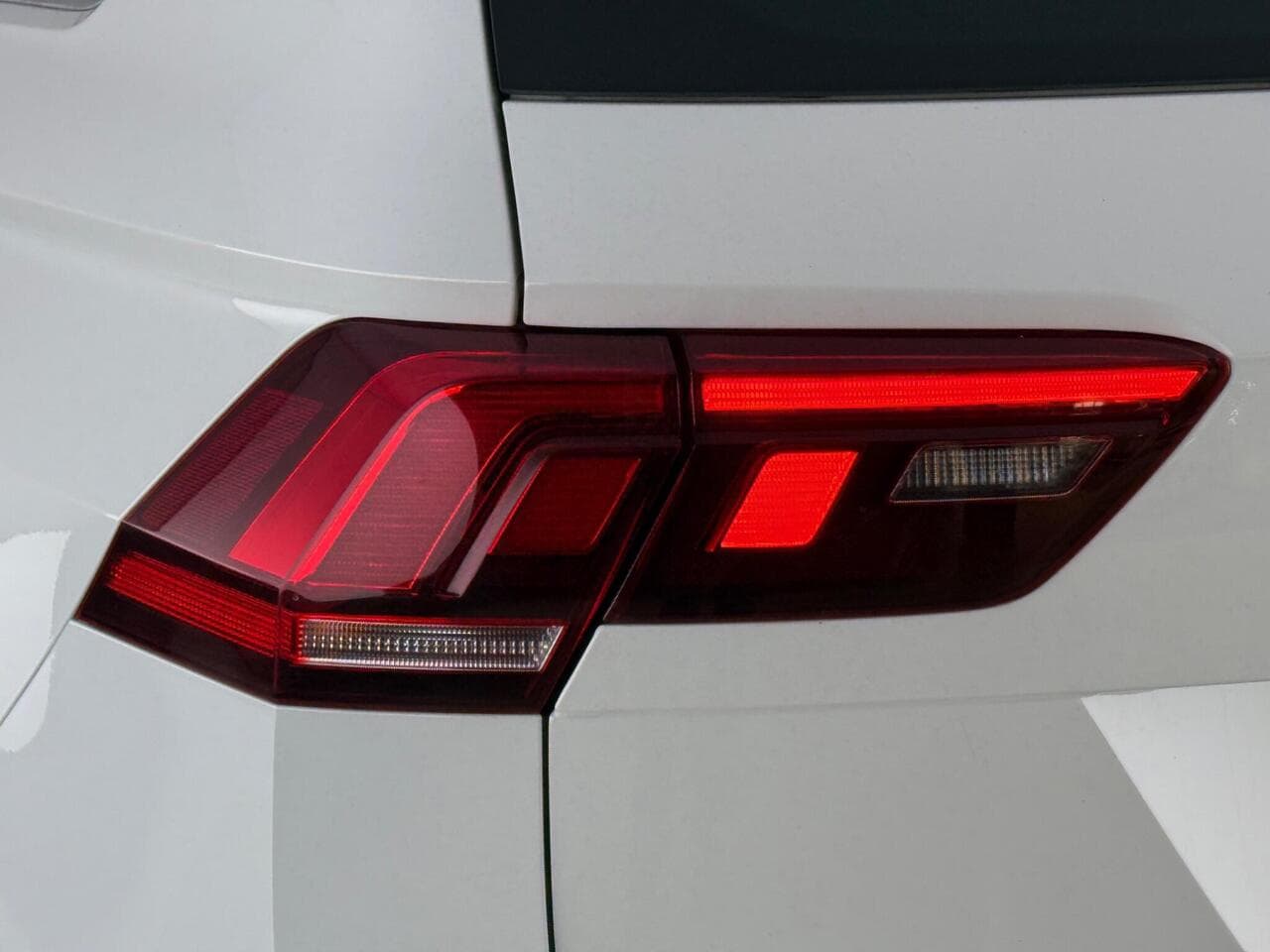 Volkswagen Tiguan thumbnail Lights Rear