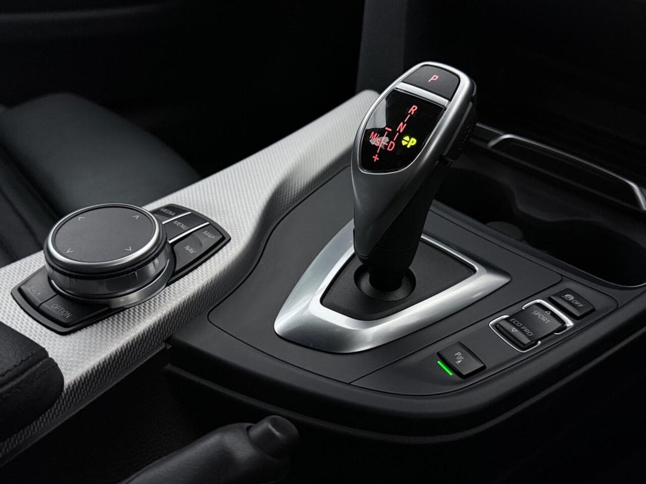 BMW 4 Series Gran Coupe thumbnail Interior Front