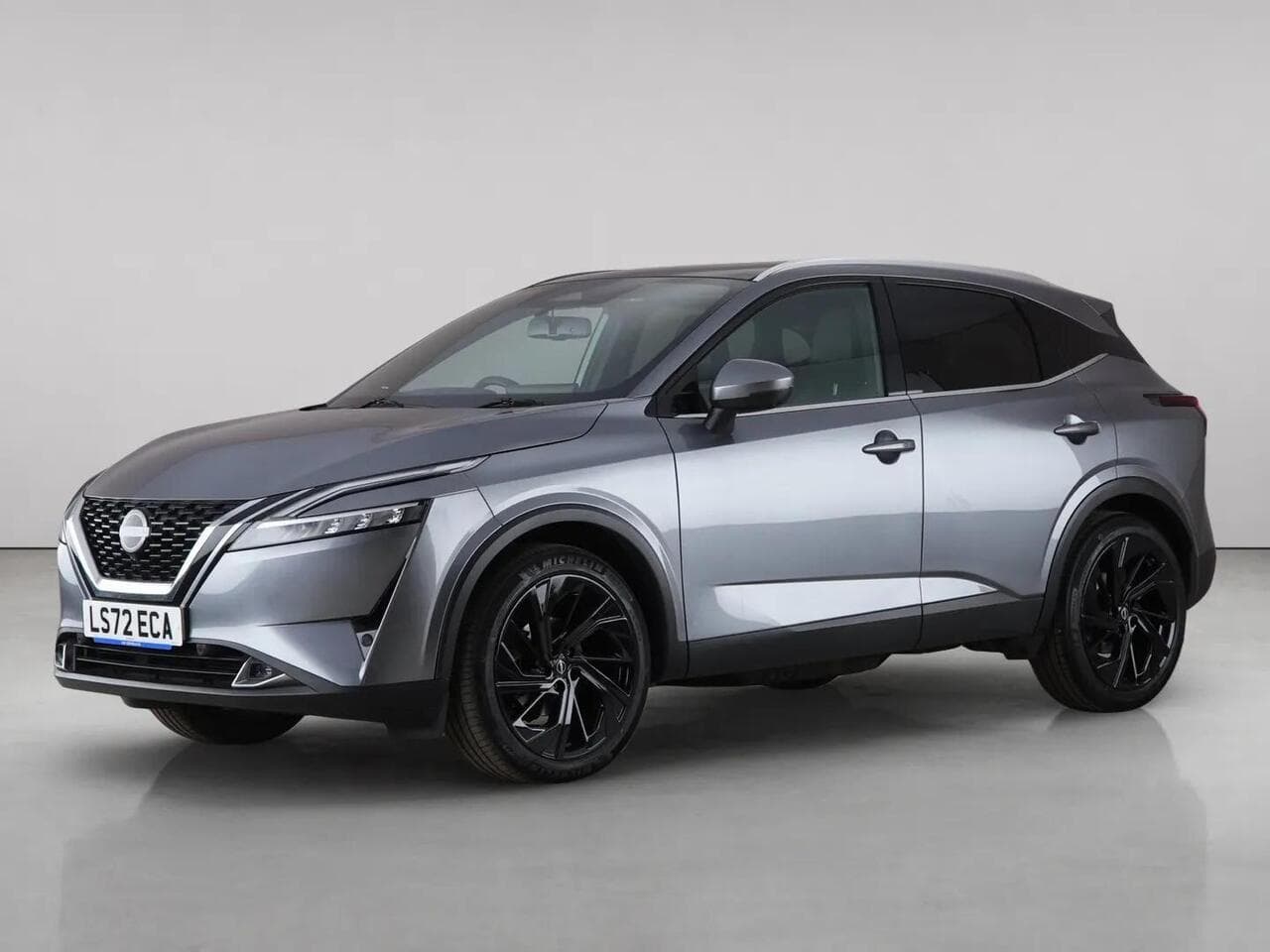 Nissan Qashqai thumbnail Front Left