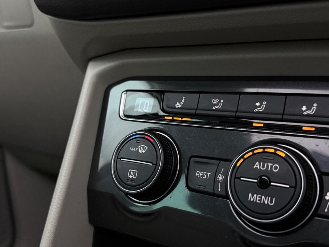 Volkswagen Tiguan thumbnail Misc Controls