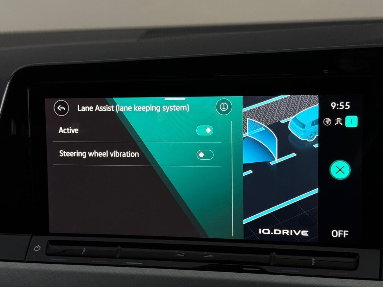 Volkswagen Golf thumbnail Infotainment System