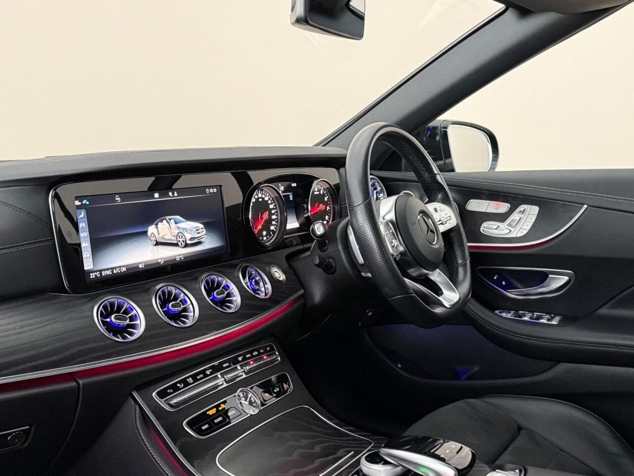 Mercedes-Benz E Class thumbnail Interior Front