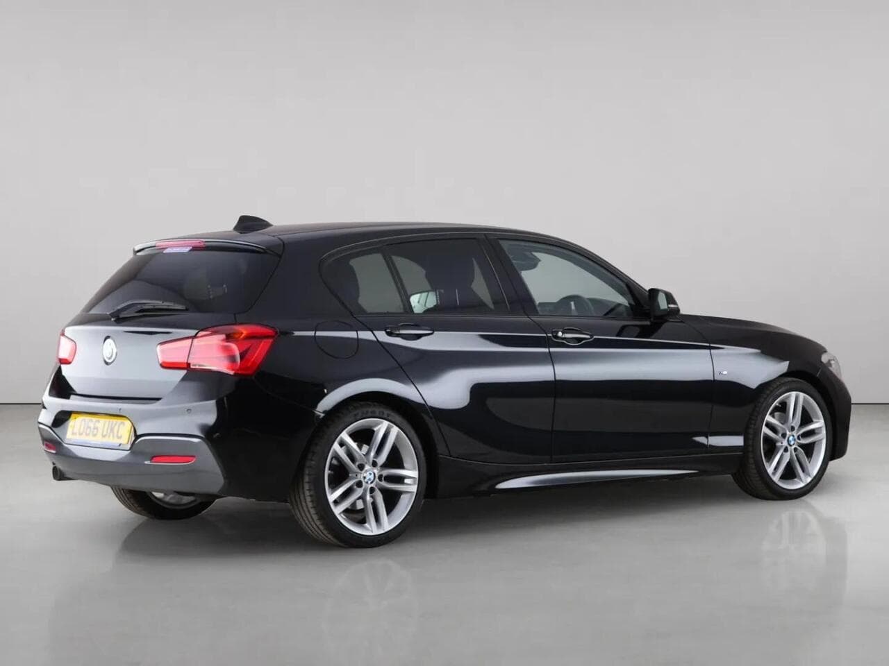 BMW 1 Series thumbnail Side Right