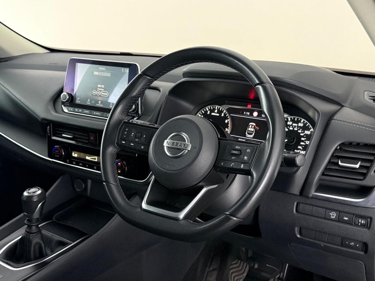 Nissan Qashqai thumbnail Steering Wheel