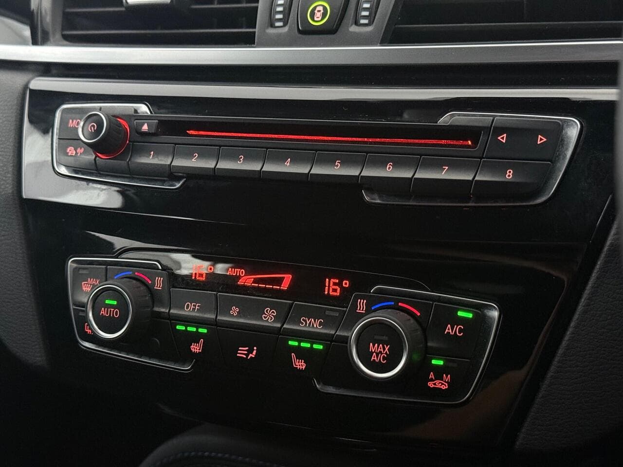 BMW X1 thumbnail Infotainment System
