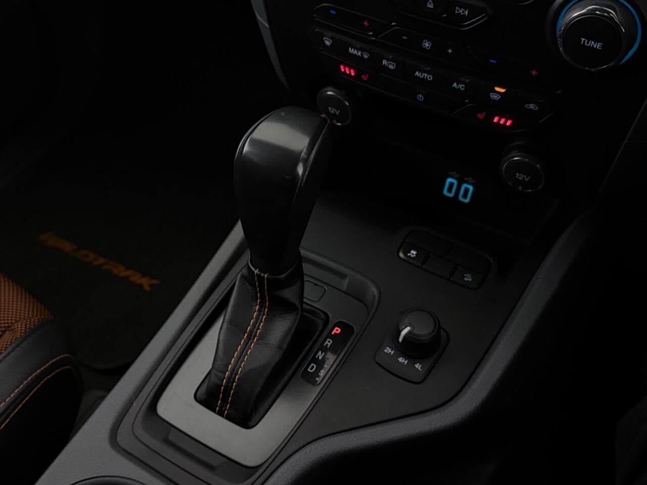 Ford Ranger thumbnail Interior Front