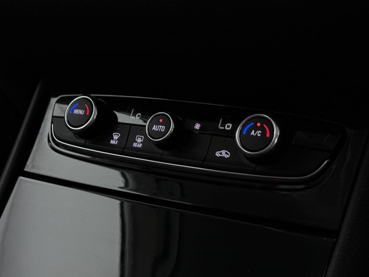 Vauxhall Grandland X thumbnail Misc Controls