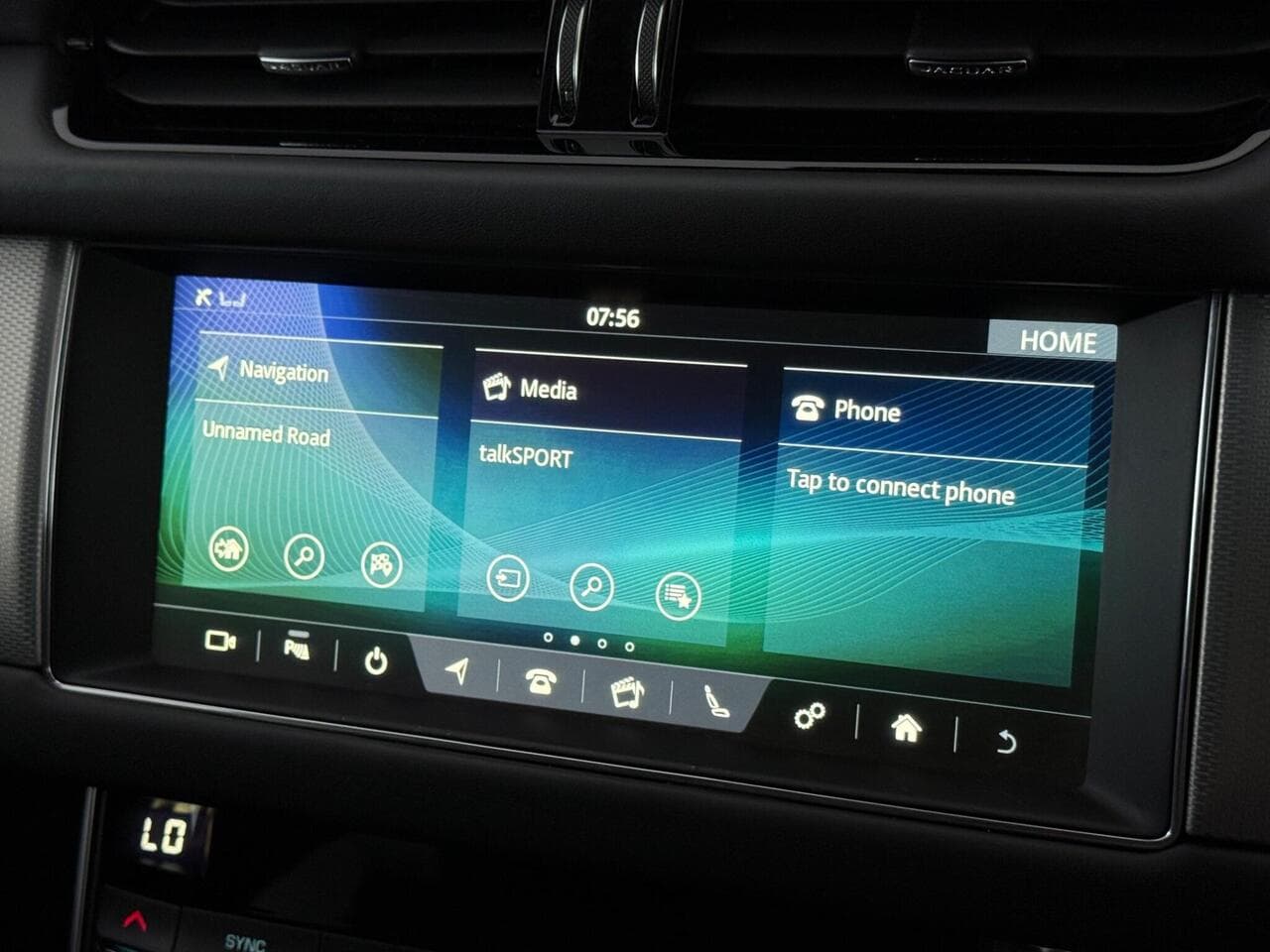 Jaguar XF thumbnail Infotainment System