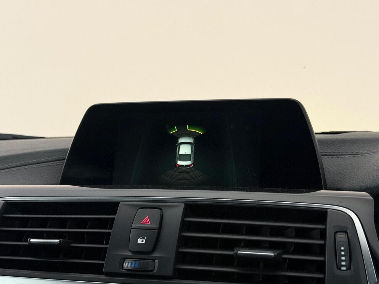 BMW 4 Series thumbnail Infotainment System