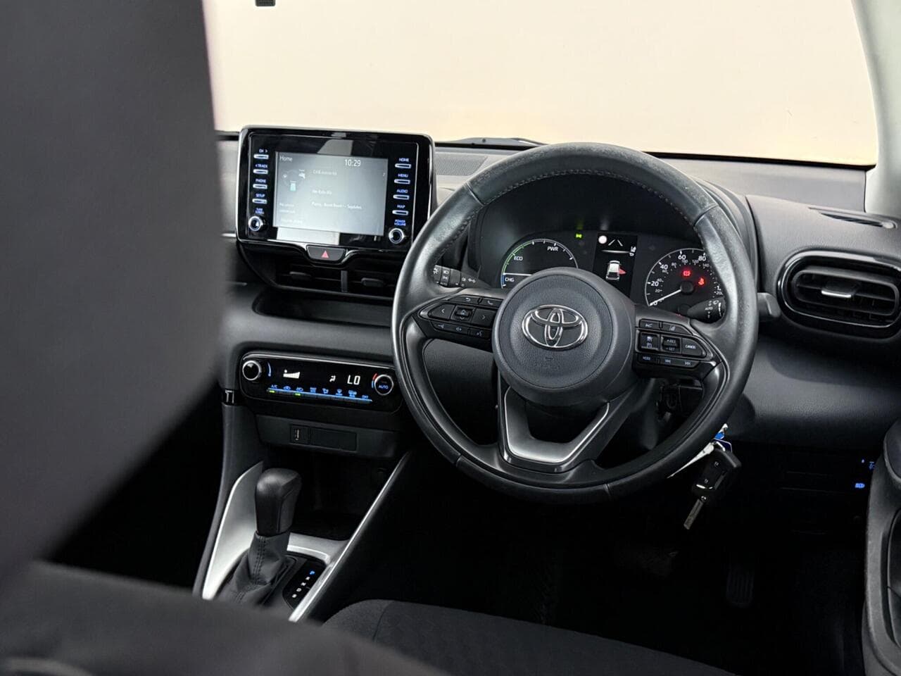 Toyota Yaris thumbnail Steering Wheel