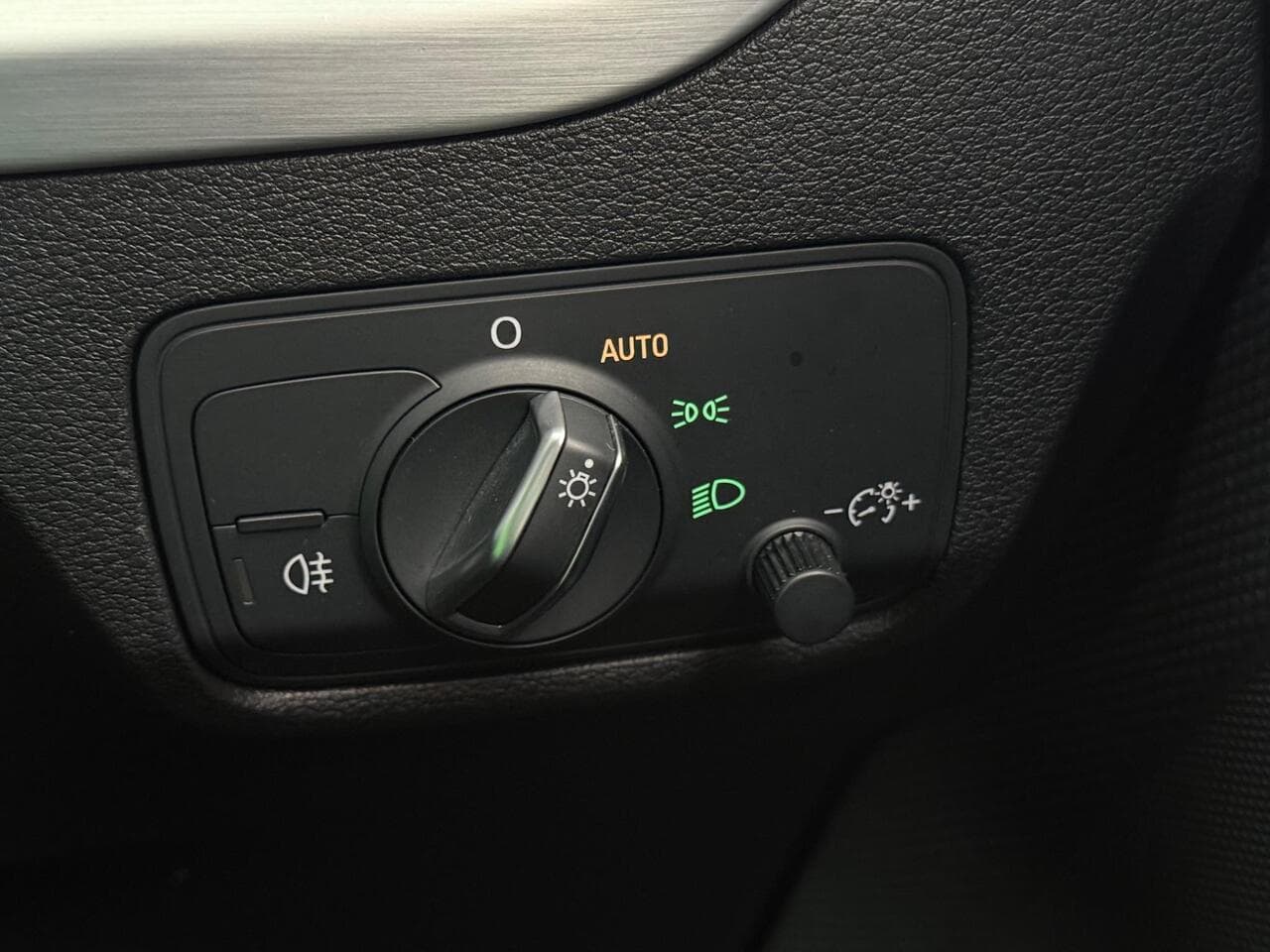 Audi Q2 thumbnail Misc Controls