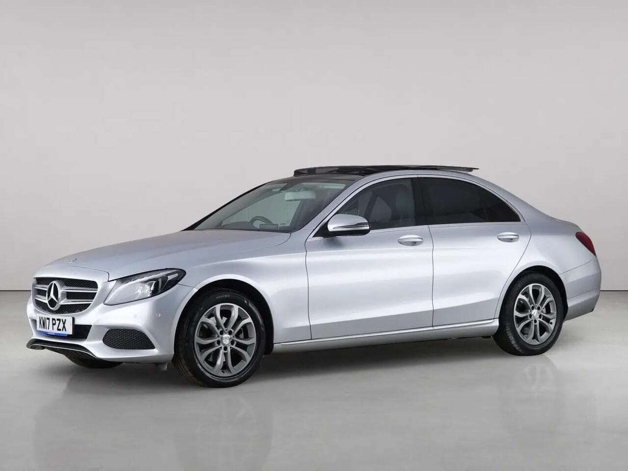 Mercedes-Benz C Class thumbnail Front Left