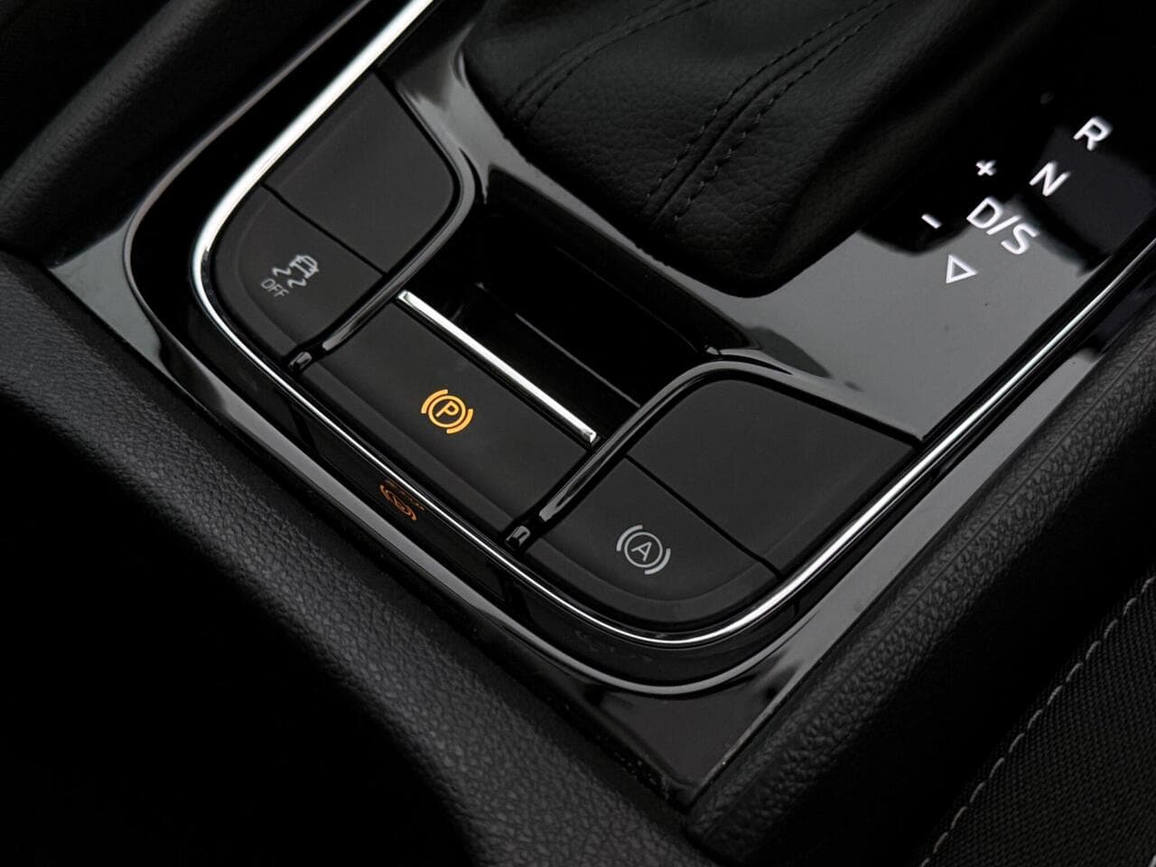 Skoda Karoq thumbnail Misc Controls