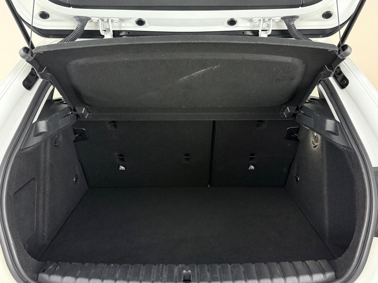 BMW 1 Series thumbnail Boot