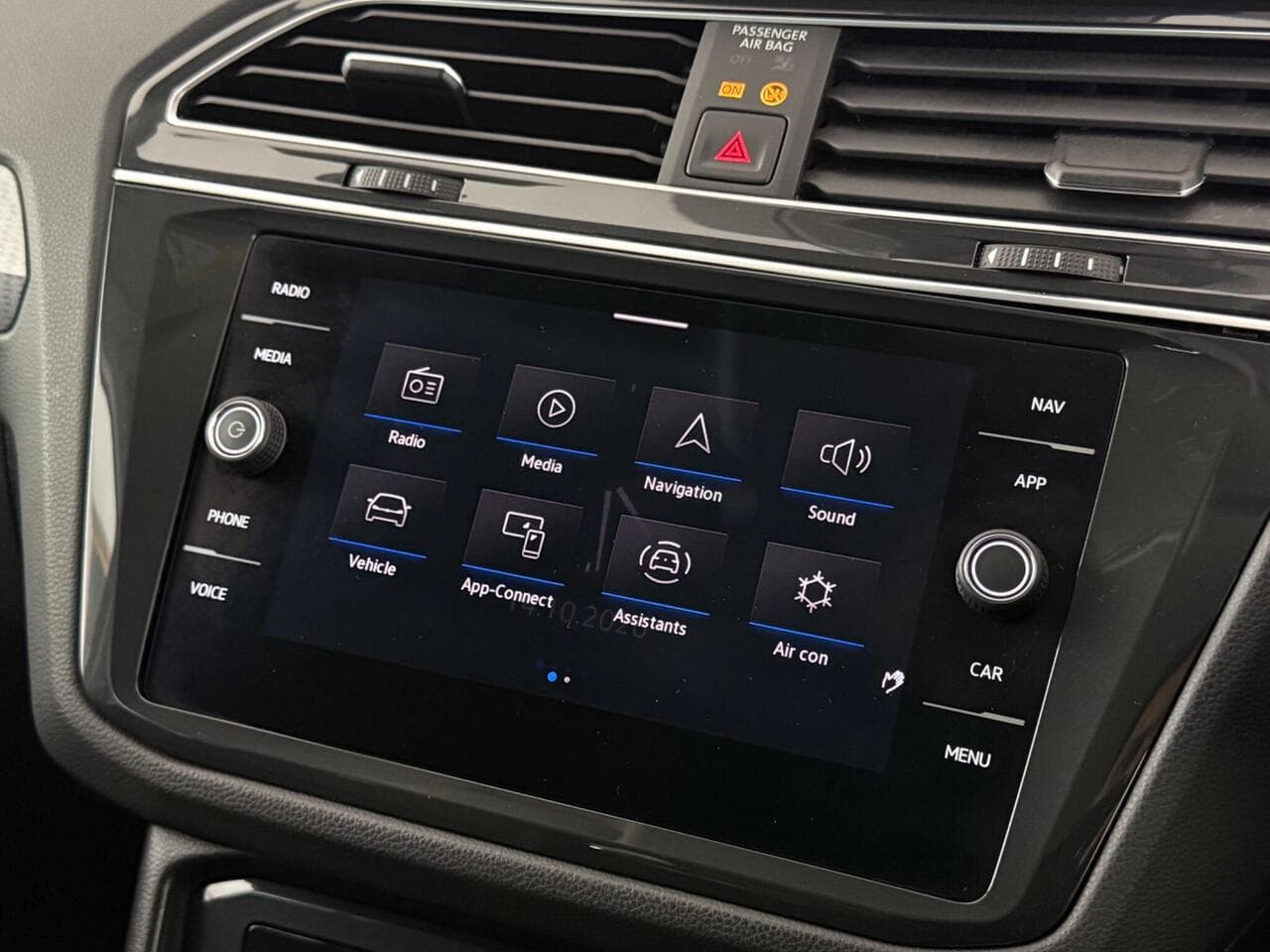Volkswagen Tiguan thumbnail Infotainment System