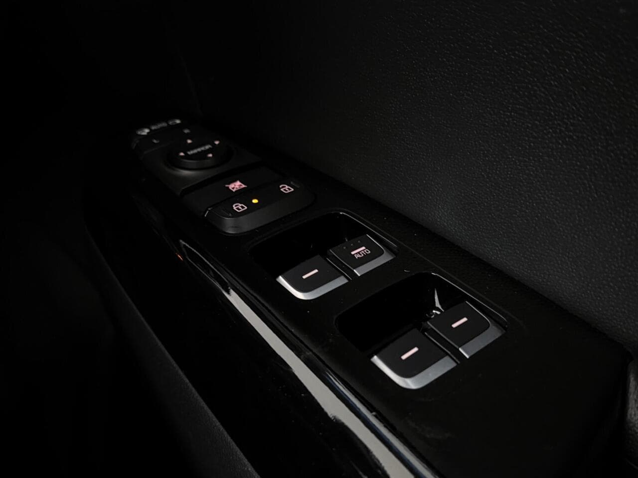 Kia Sportage thumbnail Misc Controls