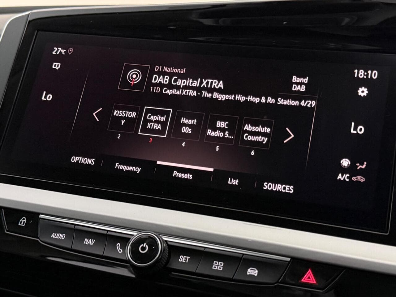 Vauxhall Grandland thumbnail Infotainment System