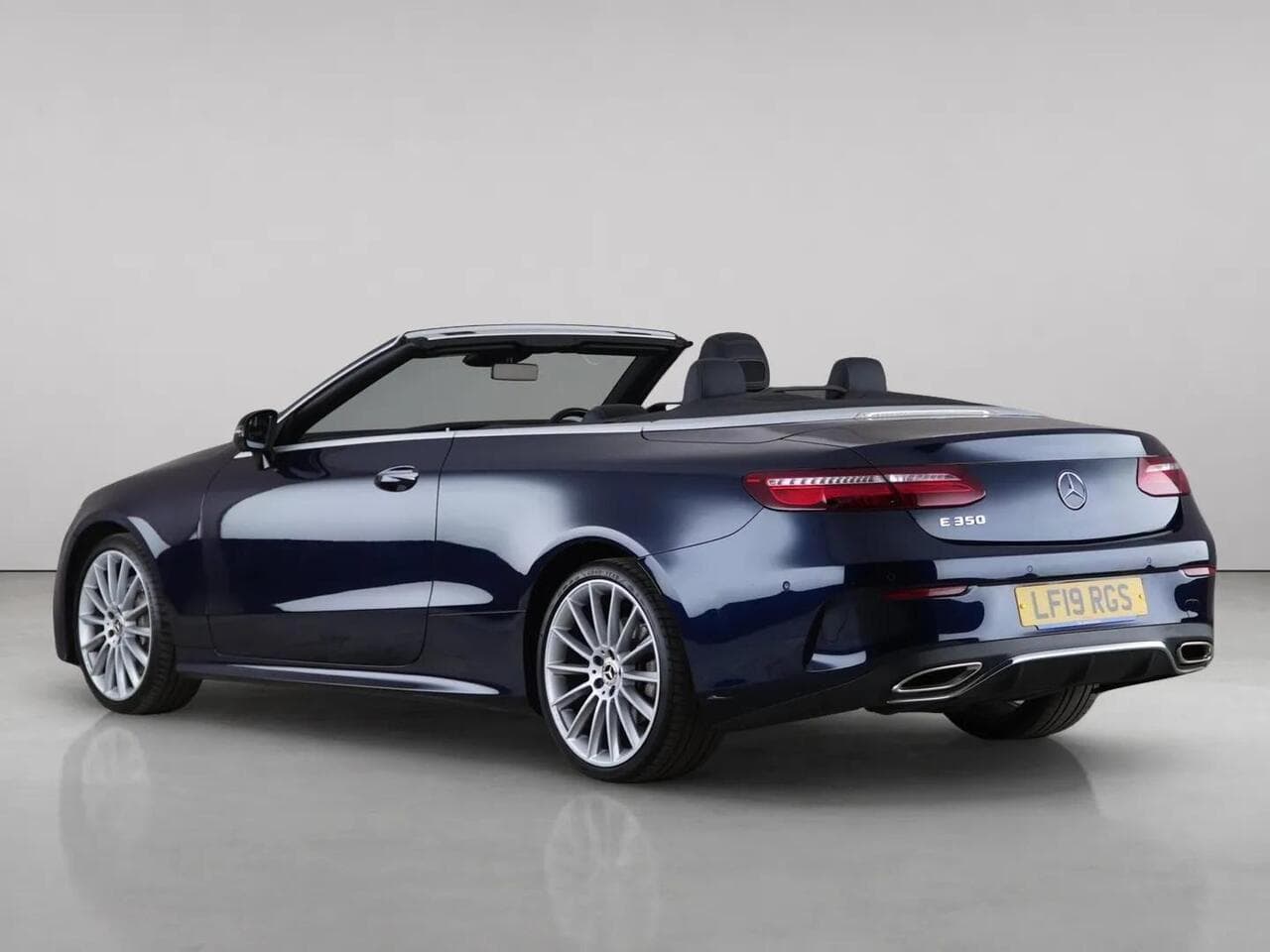 Mercedes-Benz E Class thumbnail Rear Left