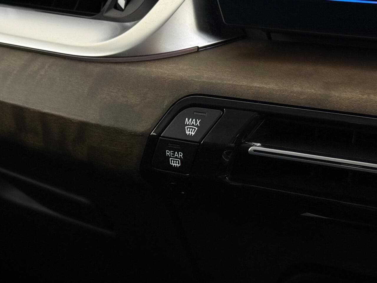 BMW 2 Series Active Tourer thumbnail Misc Controls