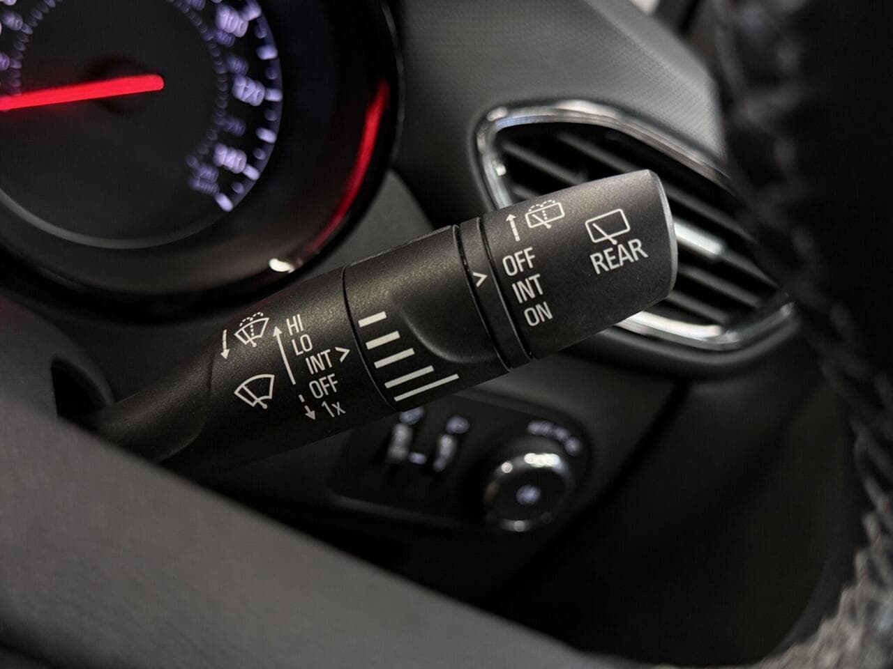 Vauxhall Crossland X thumbnail Misc Controls
