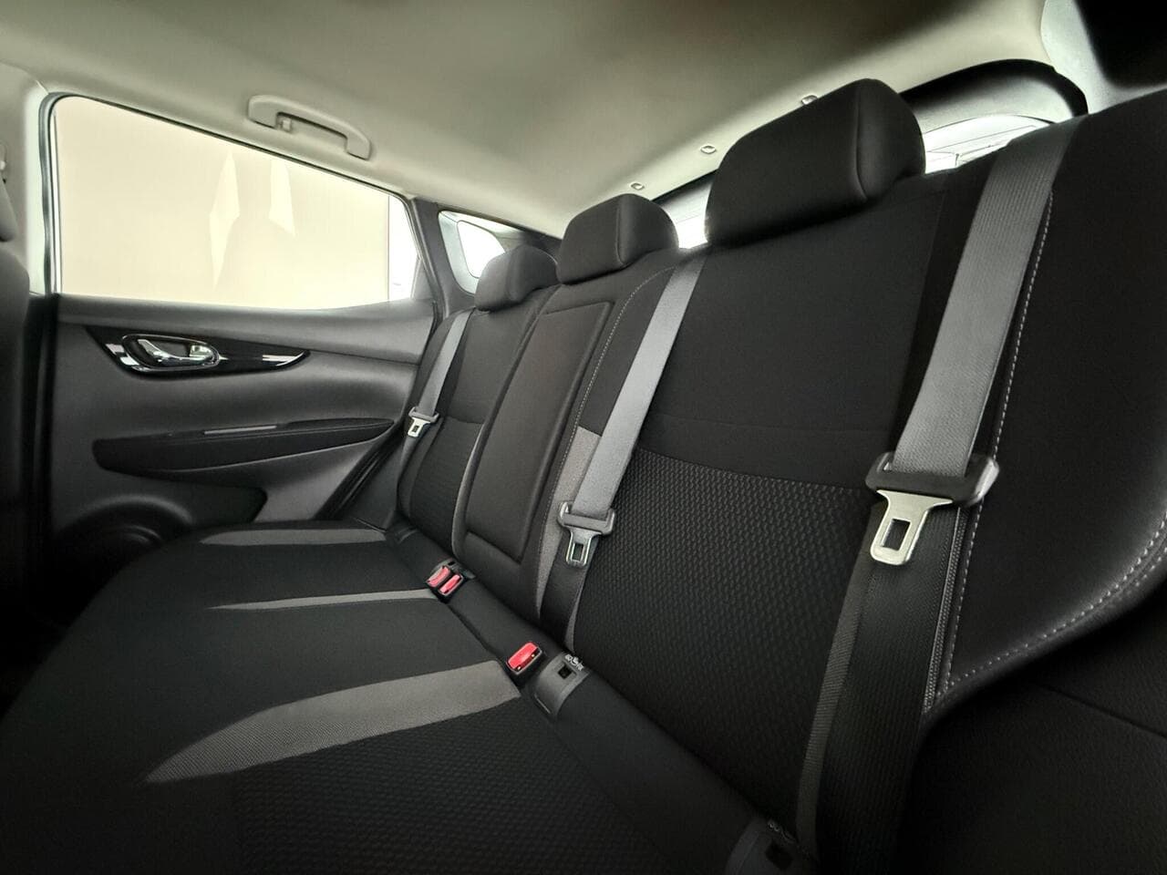 Nissan Qashqai thumbnail Seats Rear