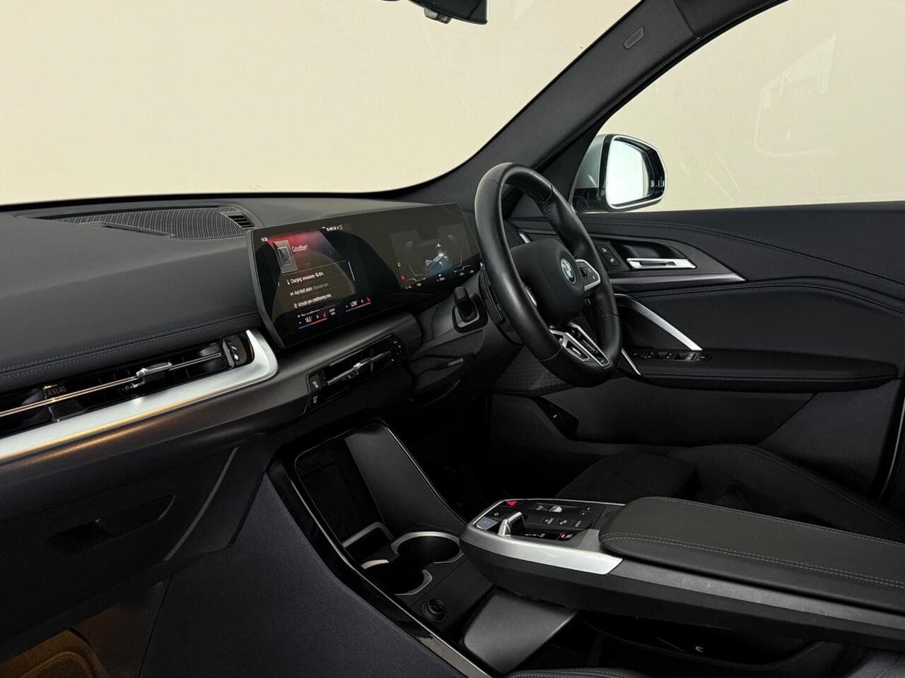 BMW iX1 thumbnail Interior Front