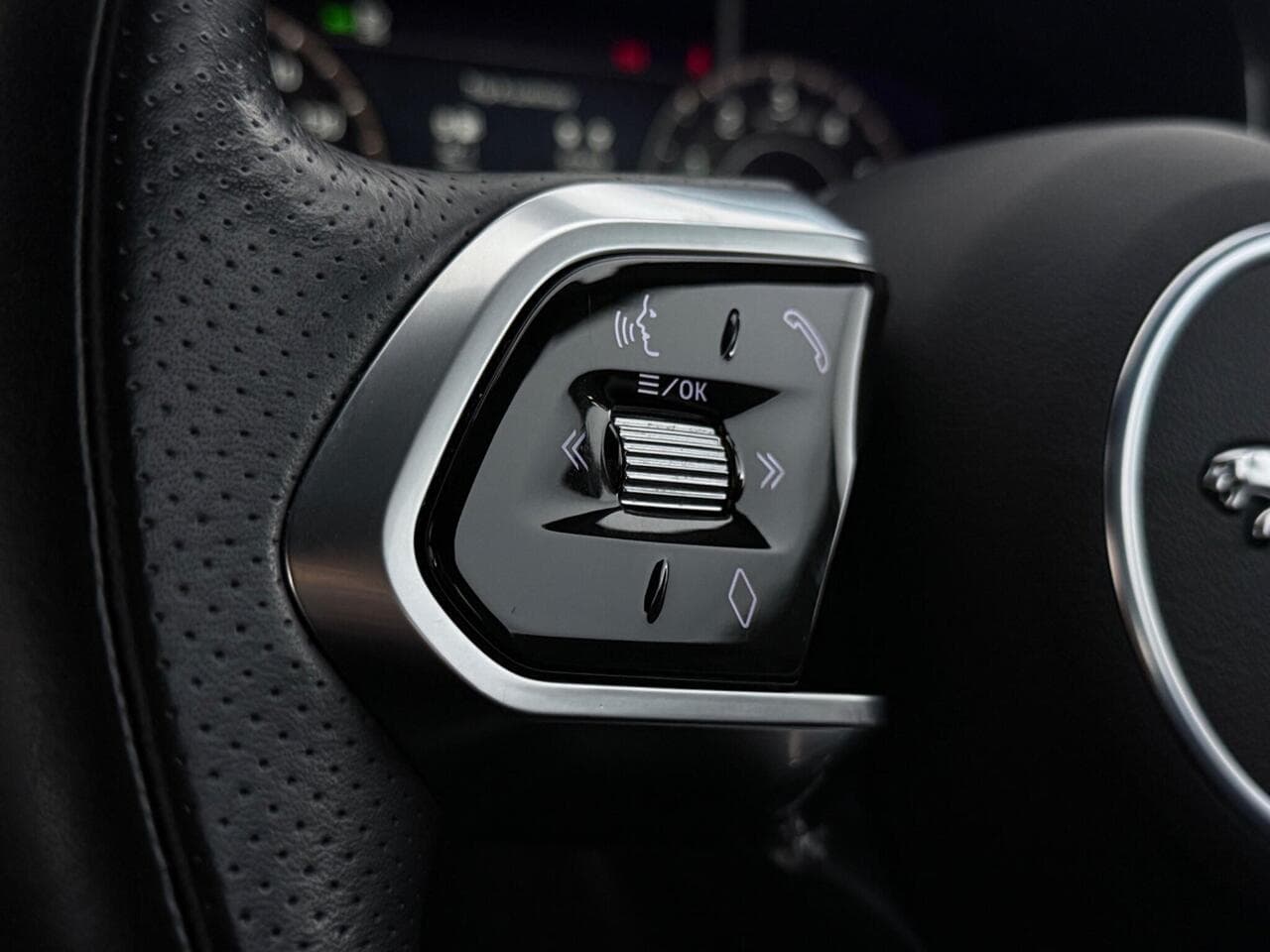 Jaguar F-PACE thumbnail Misc Controls