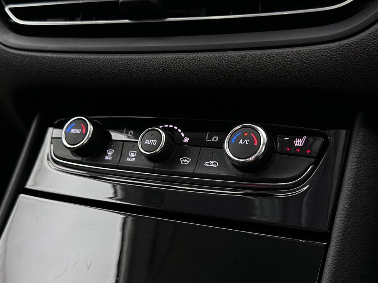 Vauxhall Grandland thumbnail Misc Controls