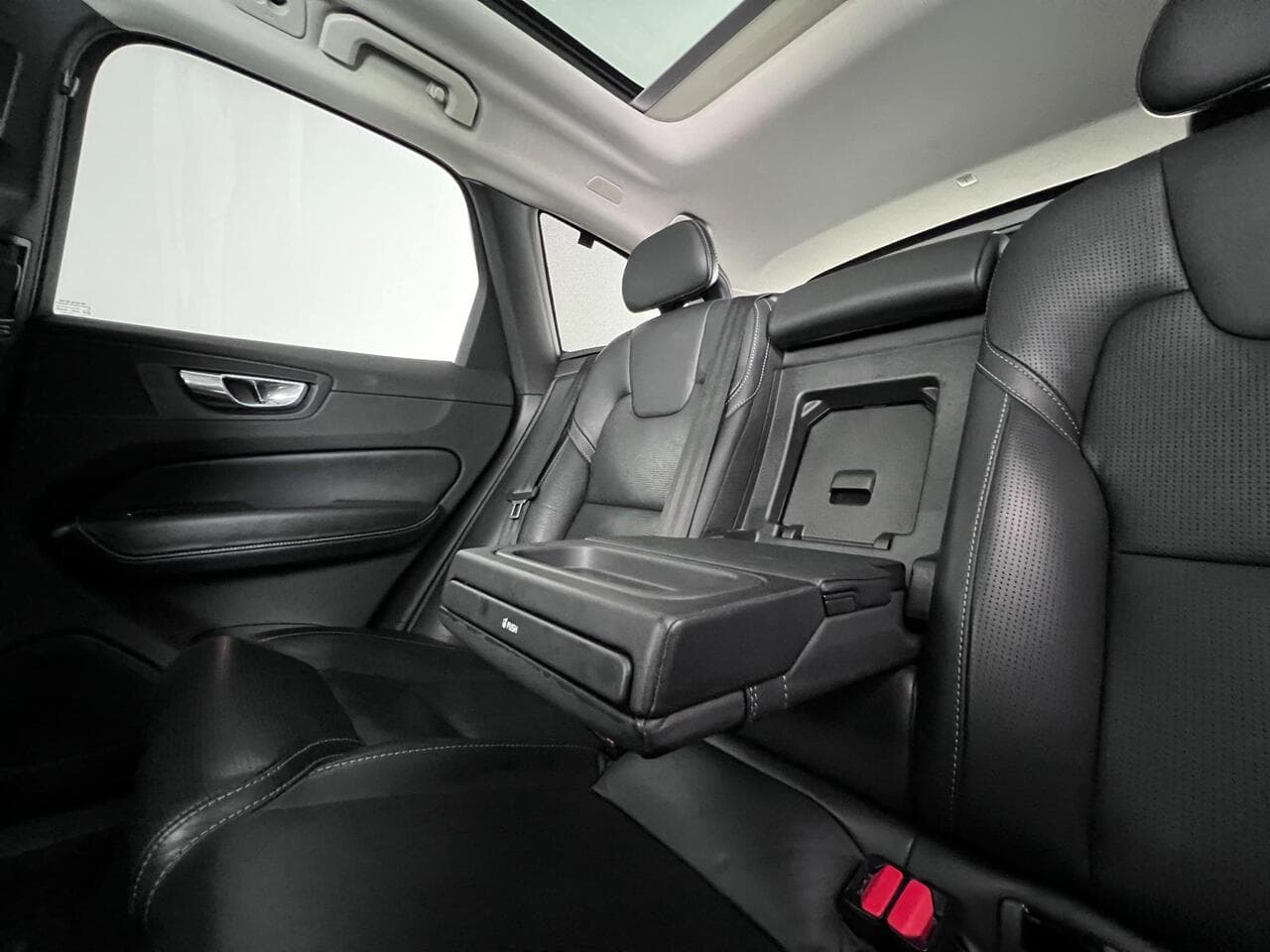 Volvo XC60 thumbnail Seats Rear