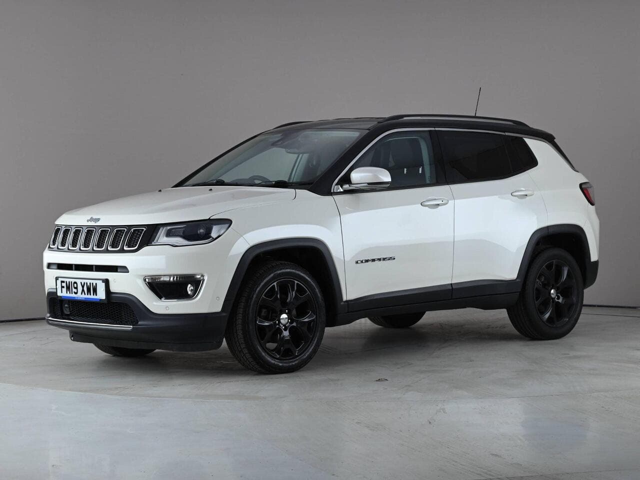 Jeep Compass thumbnail Front Left