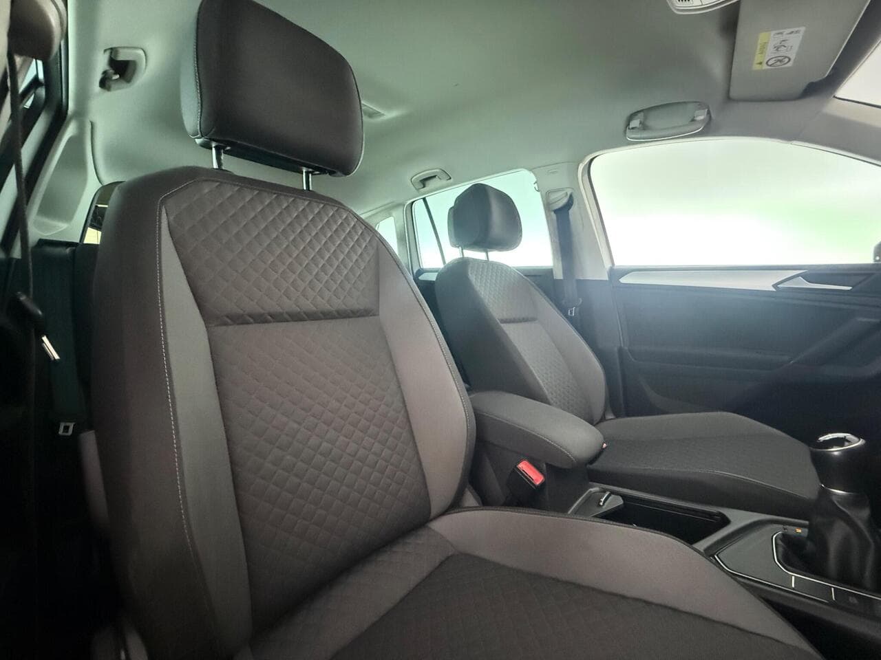 Volkswagen Tiguan thumbnail Seat Driver
