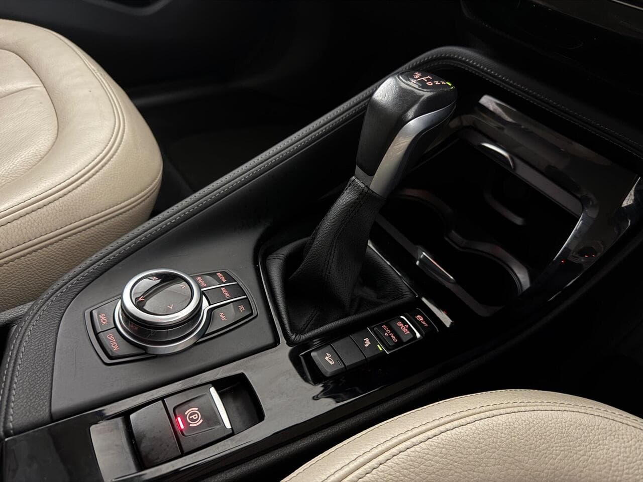 BMW X1 thumbnail Interior Front