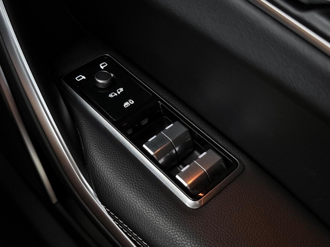 Jaguar F-PACE thumbnail Misc Controls